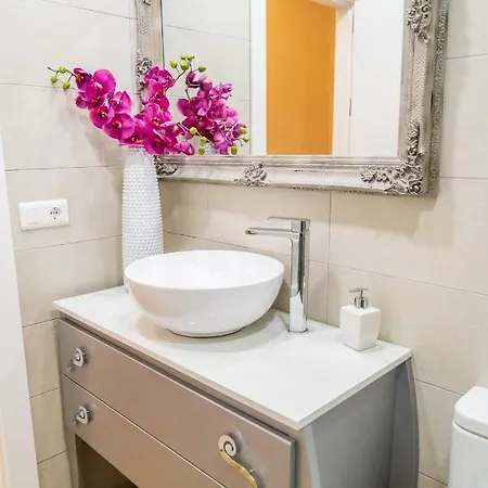 A&s I Apartment *